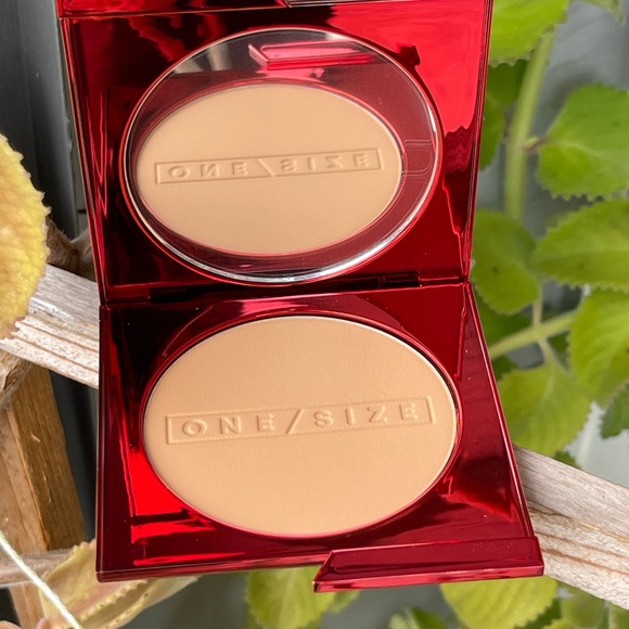 ONE/SIZE By Patrick Starrr Turn Up The Base Versatile Powder Med Dark 2 - Picture 7 of 14